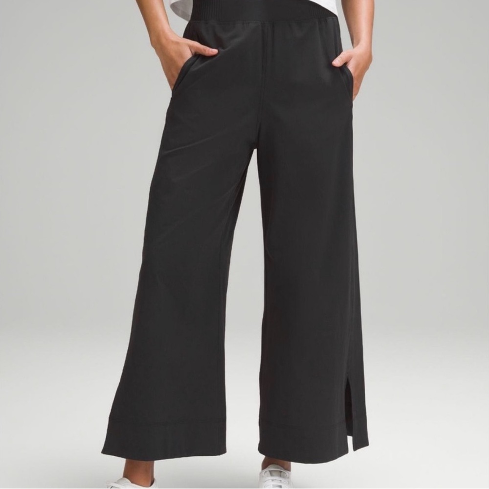 Lululemon Stretch Woven Wife Leg High Rise Crop